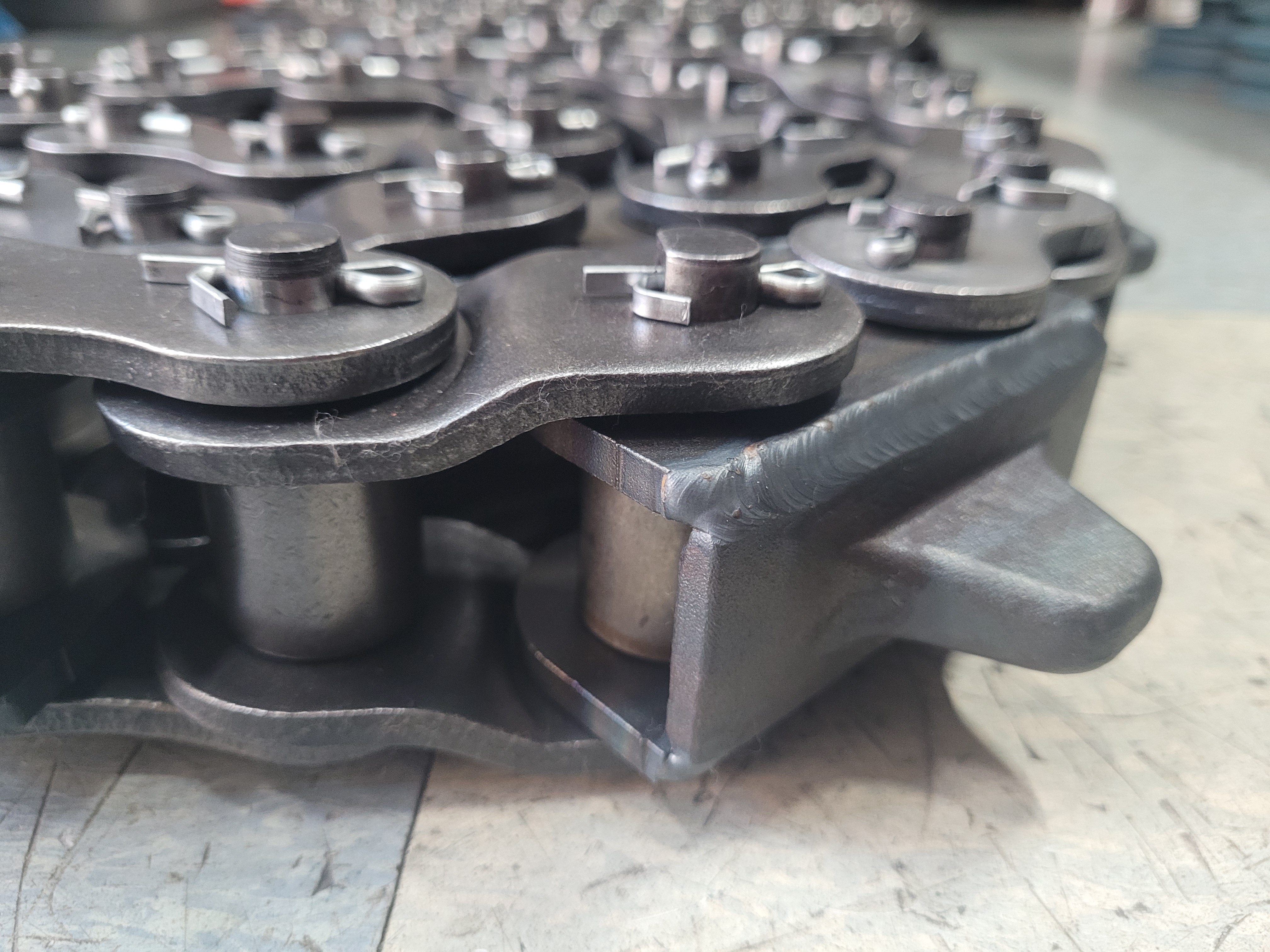 TR348 / Caterpillar Chain / DONGWOO CHAIN