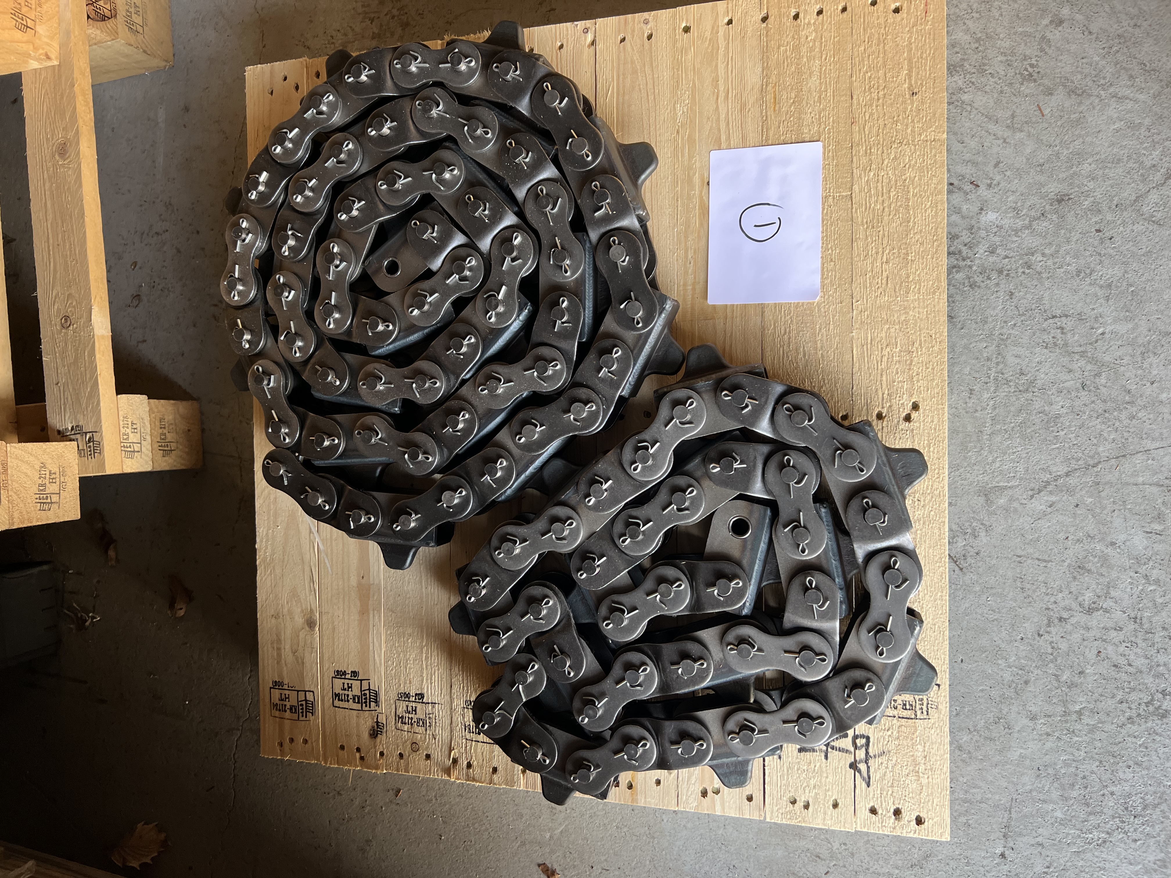 TR348 / Caterpillar Chain / DONGWOO CHAIN