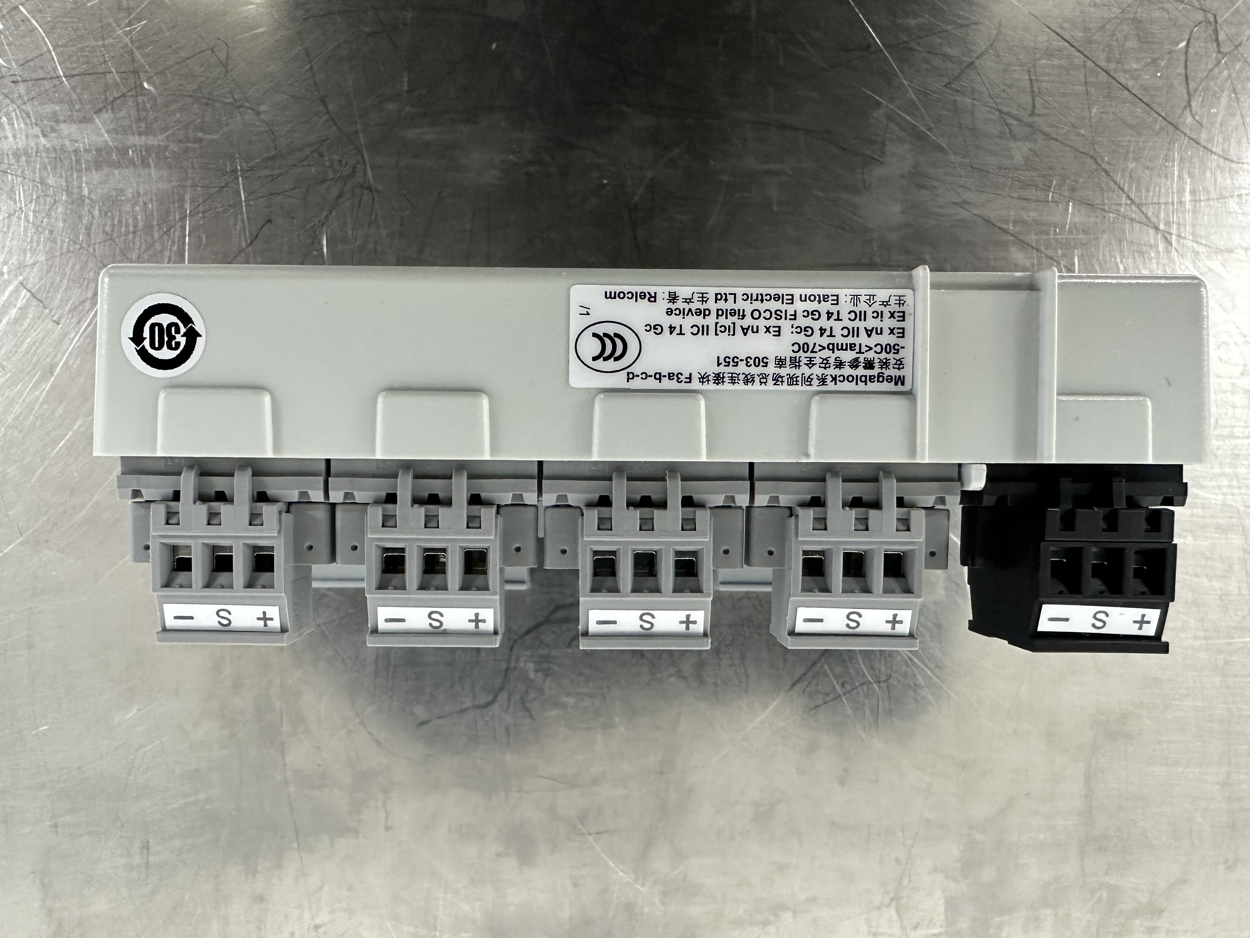 F308 / 8-Way Megablock F300 / EATON