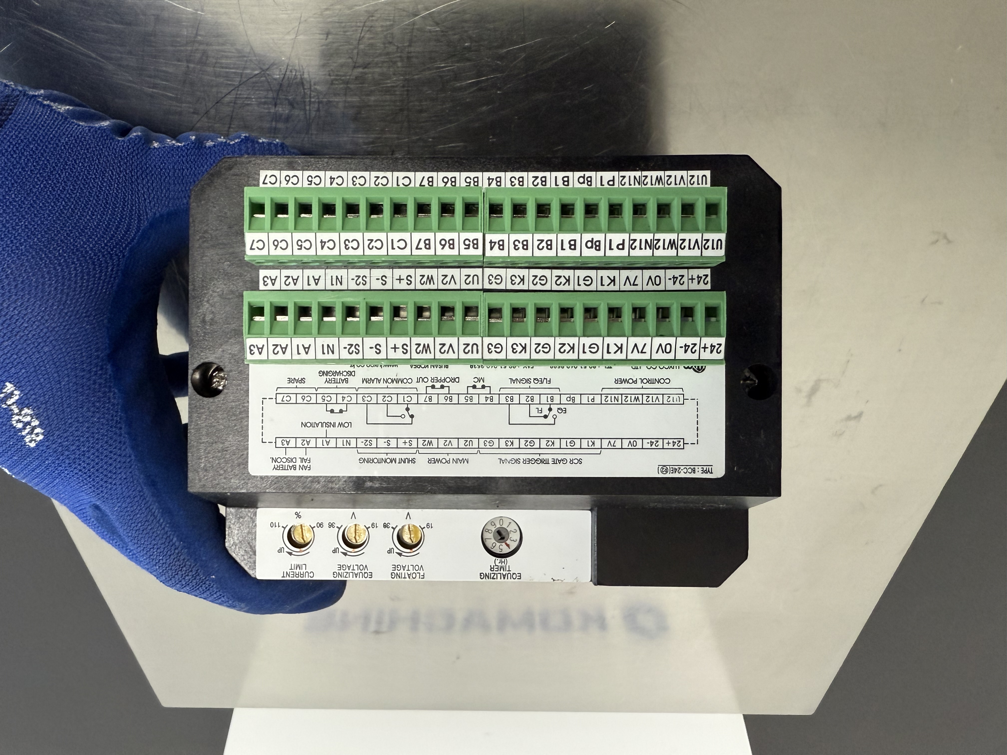 BCC-24E (R2) / Battery Charger Controller / LUXCO