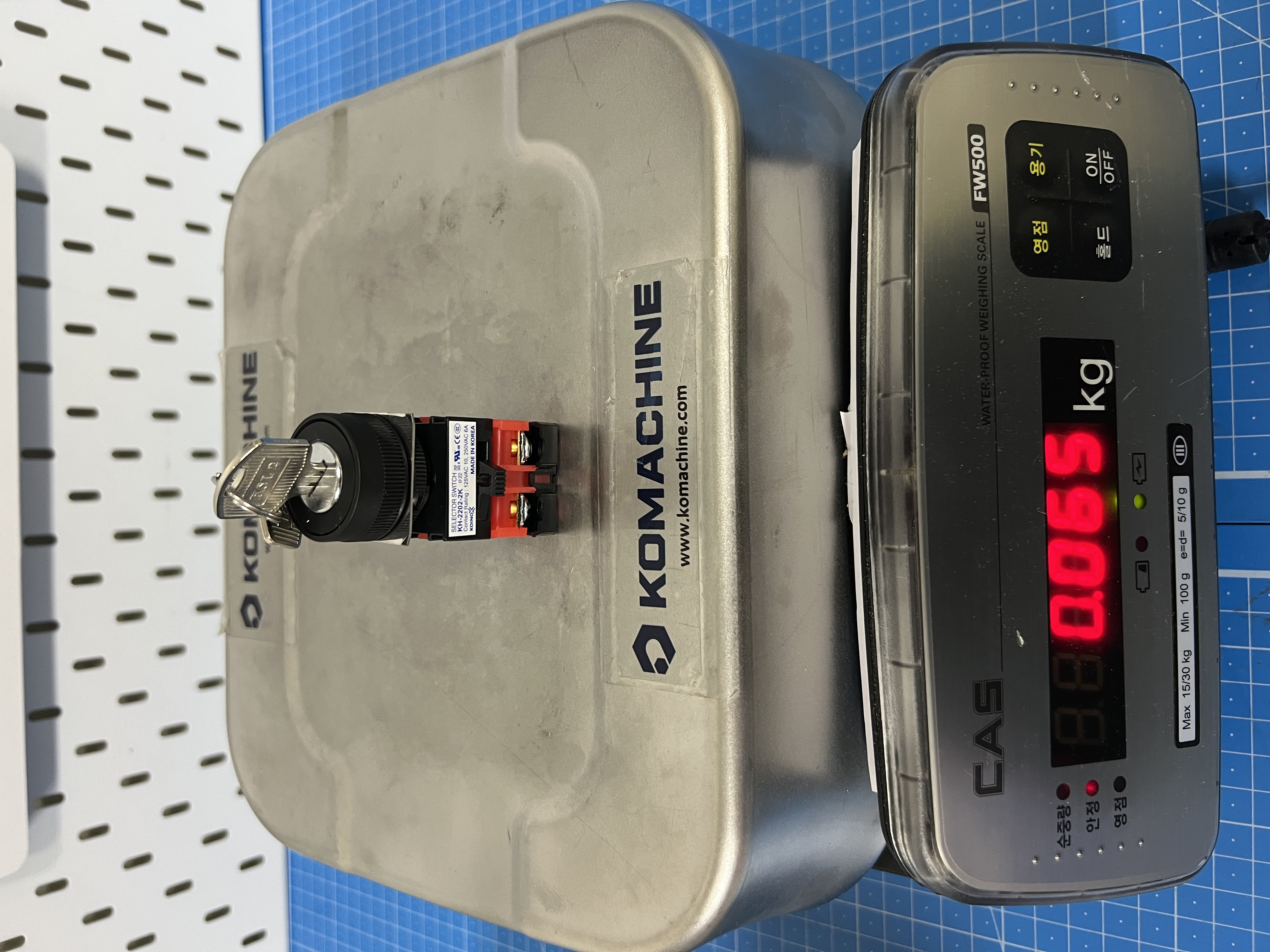 KH-2202-2K-11 / KOINO Key Switch / KUN HUNG ELECTRIC (KOINO)