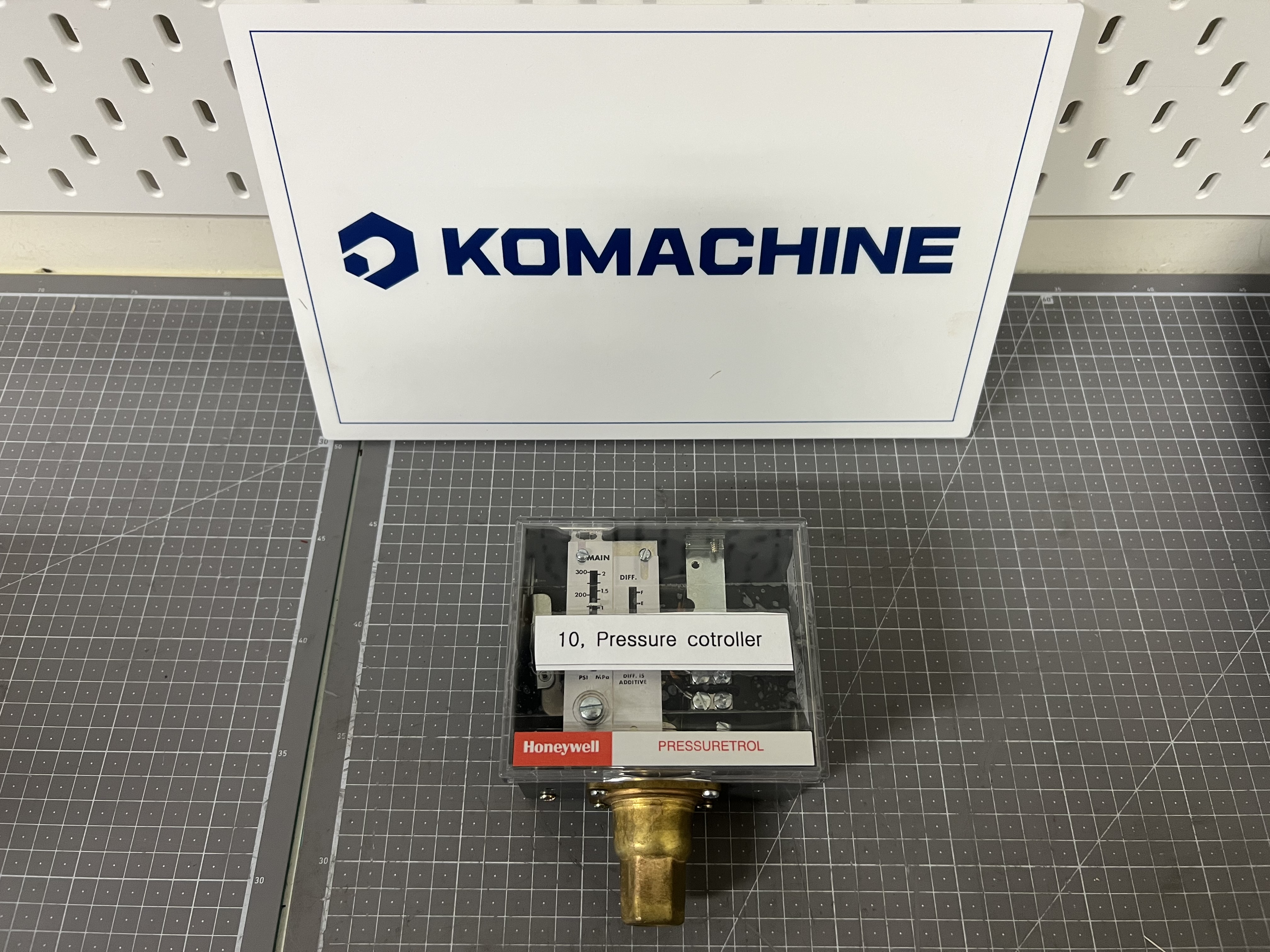 L 91B / Pressure Controller / HONEYWELL