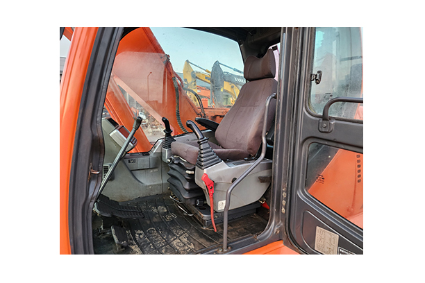 DOOSAN DX140A