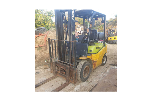 CLARK 2Ton Gas Forklift