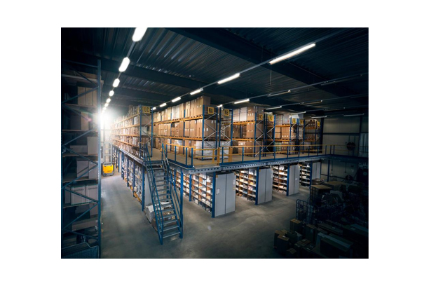 Storage of long loads (Steel construction platform)