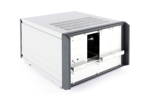 Powered Benchtop Case for Piezo Linear Amplifier (Powered Racks)