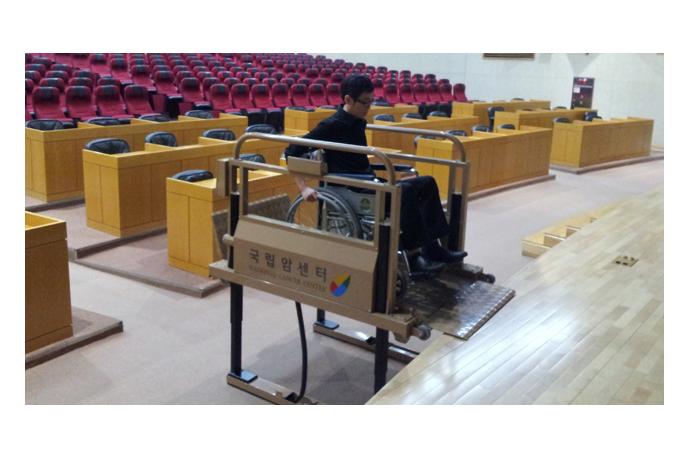 Portable Stage Lift for Concert Stage