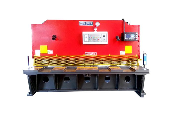 CNC유압식 절단기
